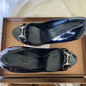 Black Leather Gucci Pumps with Buckles